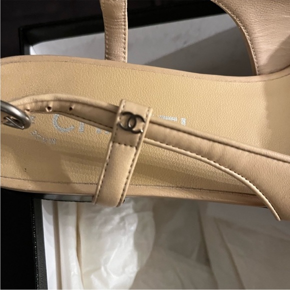 Chanel 100% Authentic peep toe sling back bow flats in original box - Picture 3 of 10